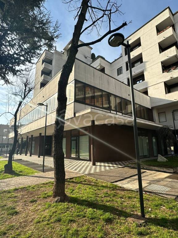 Appartamento in vendita a Saronno piazza Alcide De Gasperi, 1