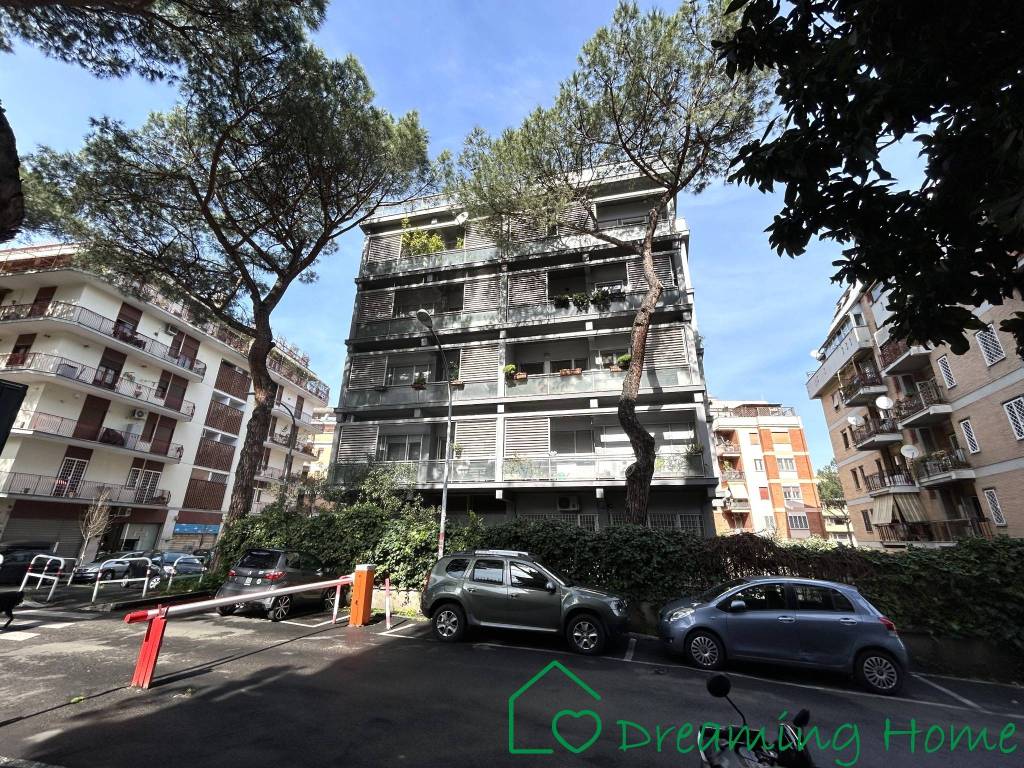 Appartamento in vendita a Roma via Aristide Leonori, 121