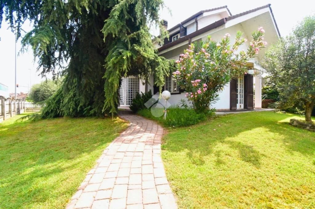 Villa in vendita a Carignano frazione Ceretto, 95