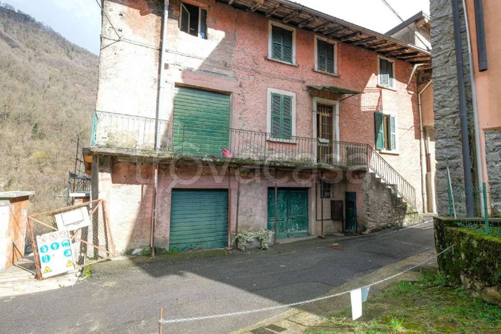 Casa Indipendente in vendita a Strozza via Cabrozzo 23
