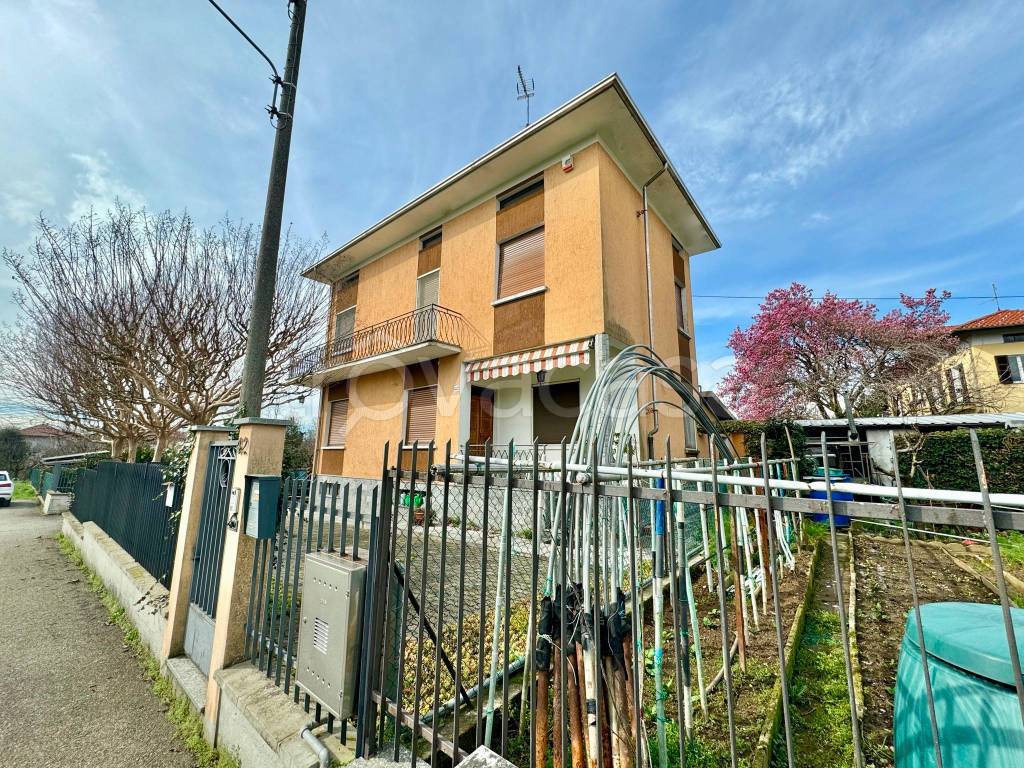 Villa in vendita a Biella strada Regione Casale, 42