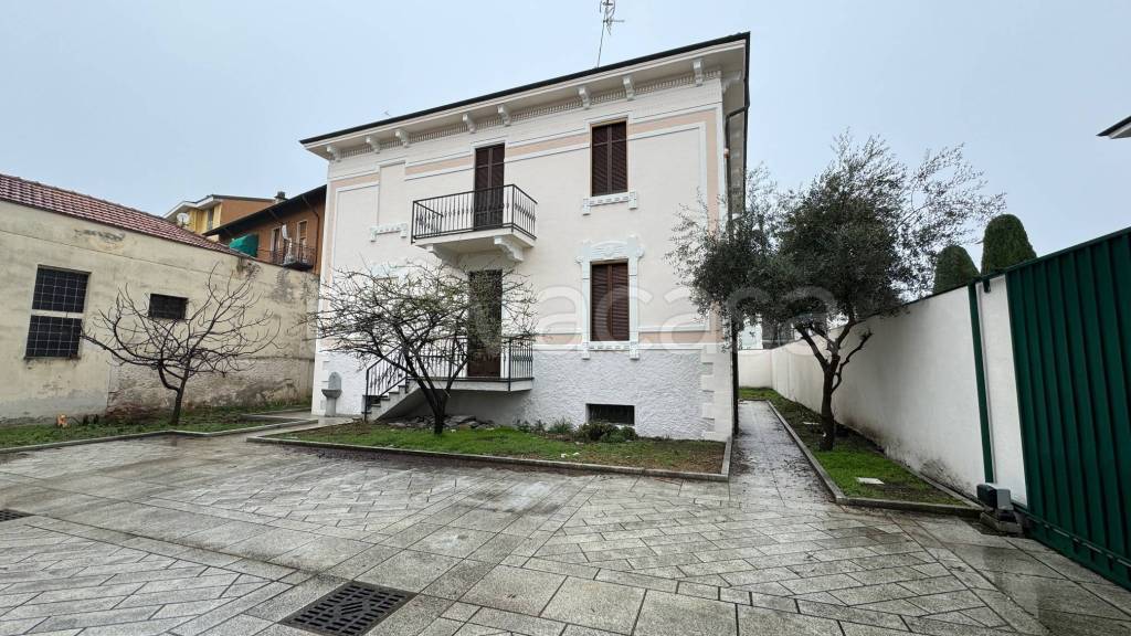 Villa Bifamiliare in vendita a Vigevano corso Camillo Benso di Cavour