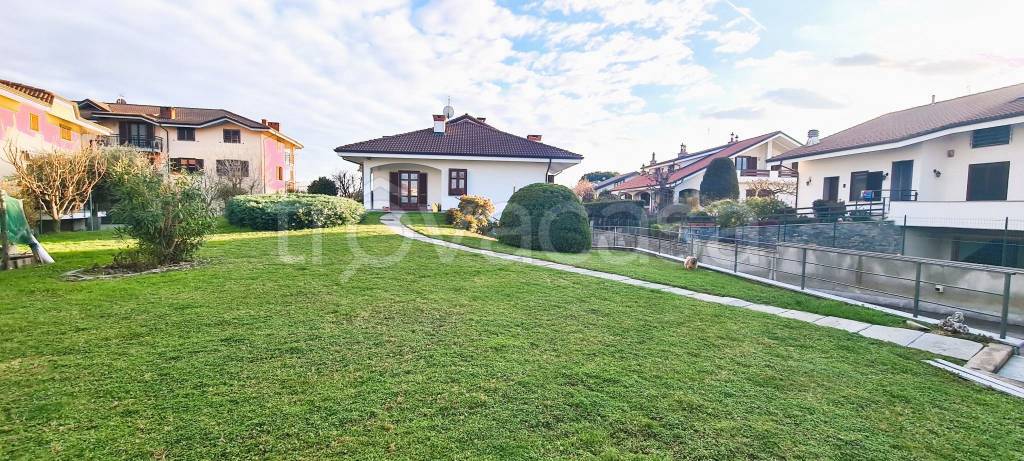 Villa Bifamiliare in vendita a Rivarolo Canavese via Don Francesco Vallosio, 17