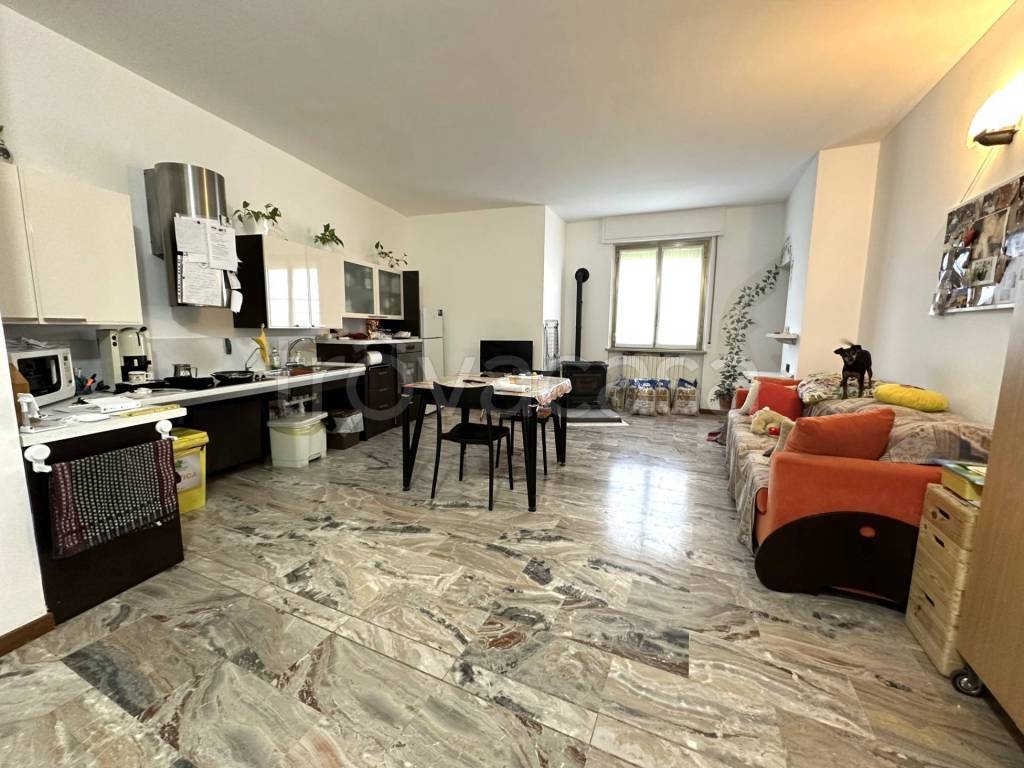 Appartamento in vendita a Pavia via Marchesi, 47