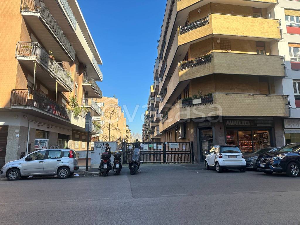 Garage in vendita a Roma via Conca d'Oro