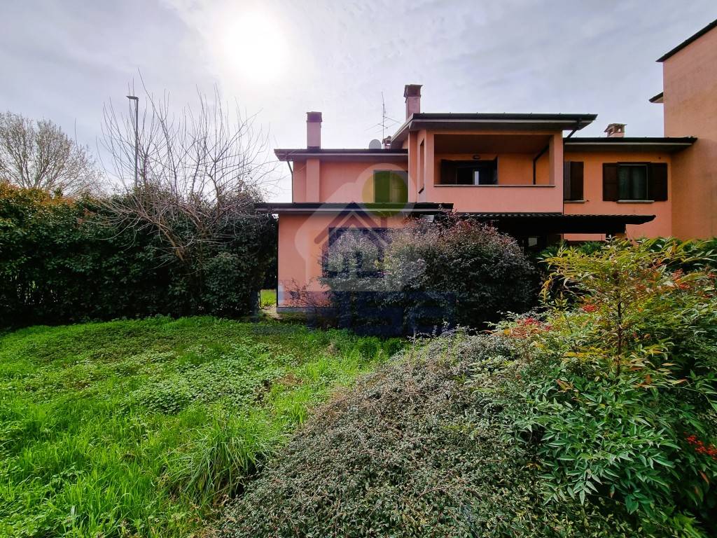 Villa in vendita a Casalpusterlengo via d'Adda