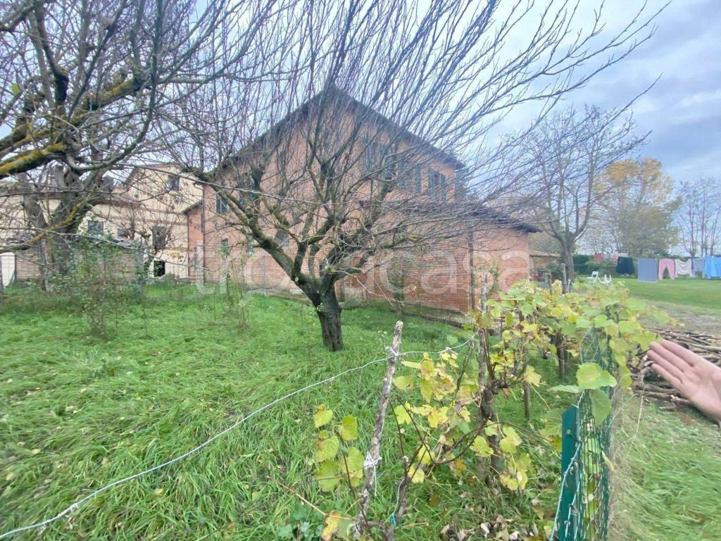 Colonica in vendita a Siena strada Cassia Sud 221