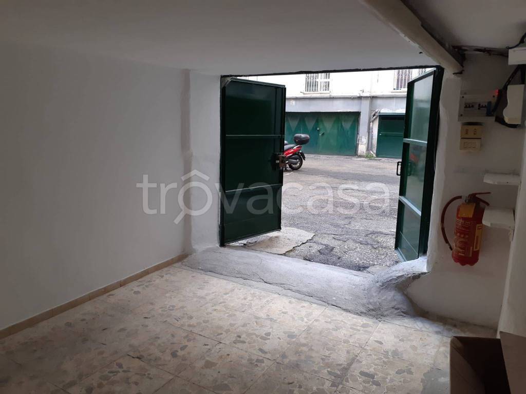Garage in affitto a Napoli via Vincenzo Scala, 28
