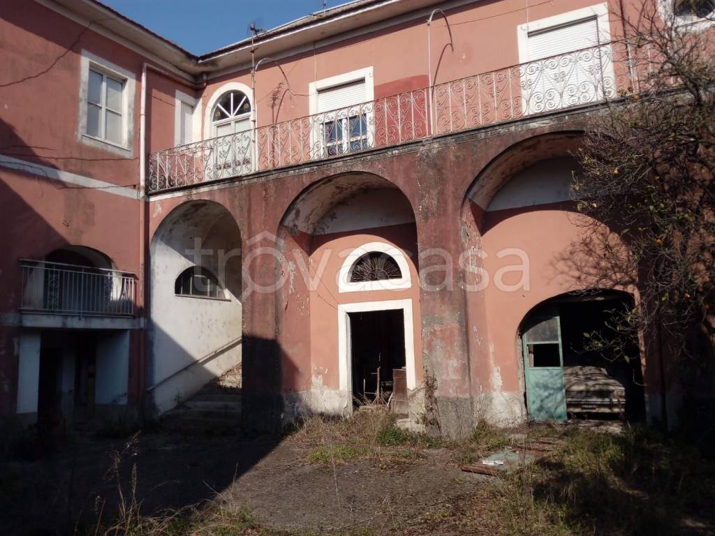 Casale in vendita a Baronissi via Andrea Sabatini, 15