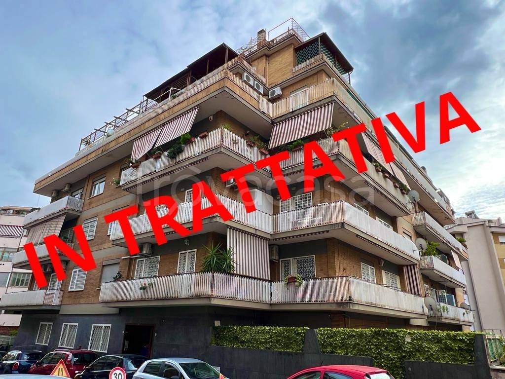 Appartamento in vendita a Roma via dei Savorelli, 50