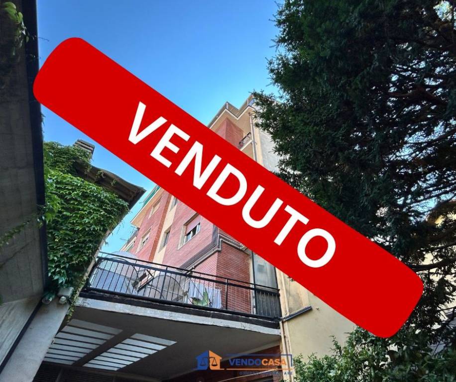 Appartamento in vendita ad Alba vicolo San Giovanni, 6