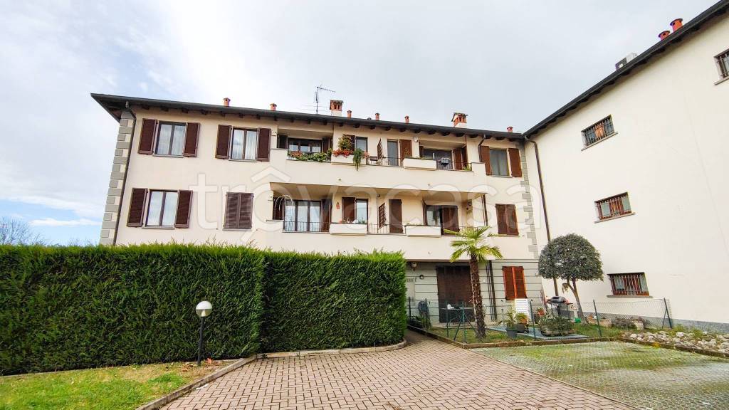 Appartamento in vendita a Besana in Brianza via San Carlo, 1