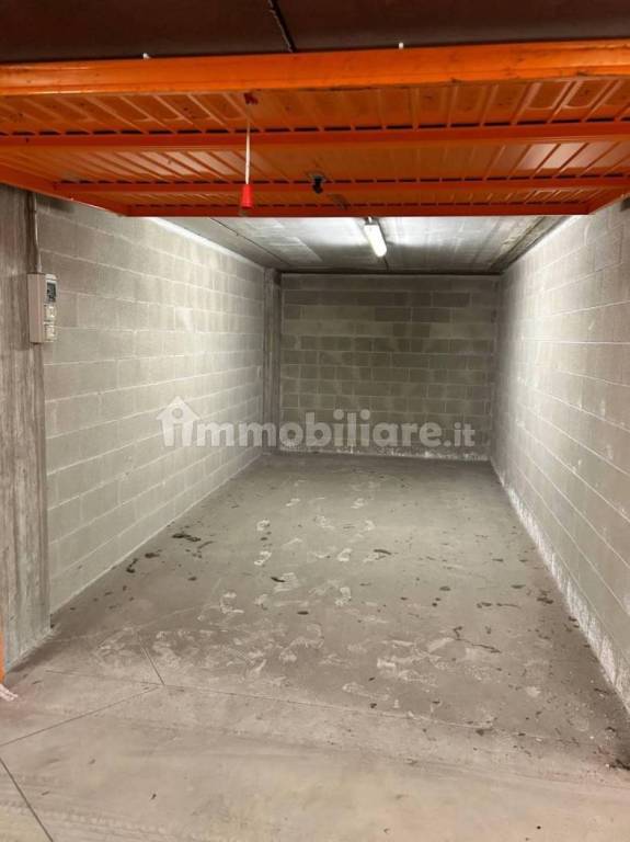 Garage in affitto a Torino via Envie, 8A