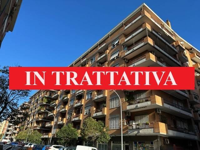 Appartamento in vendita a Roma via Quintilio Varo, 133