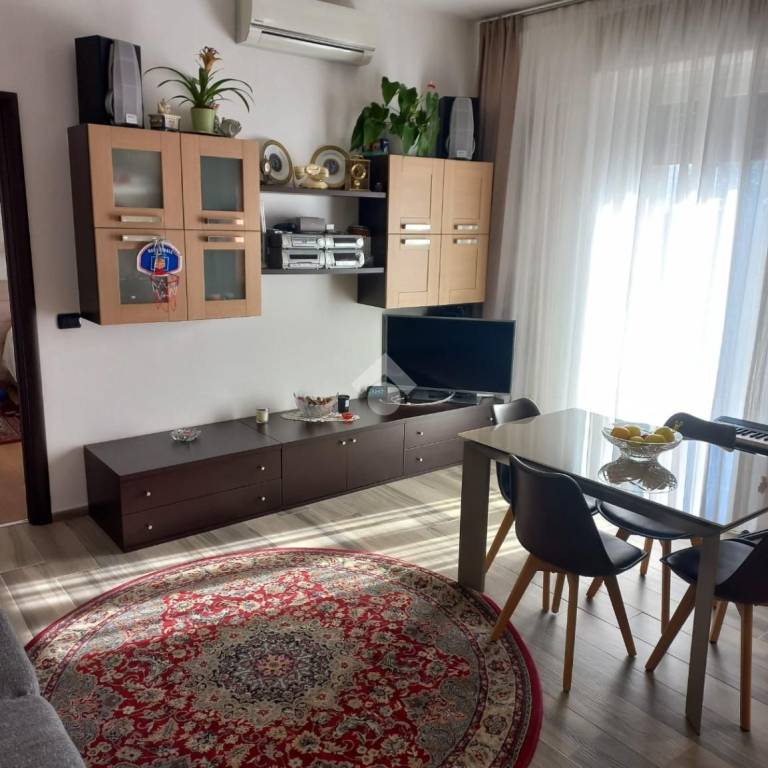 Appartamento in vendita a Garbagnate Milanese via Edmondo de Amicis, 11