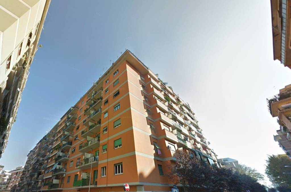 Appartamento in vendita a Roma via Guido Castelnuovo