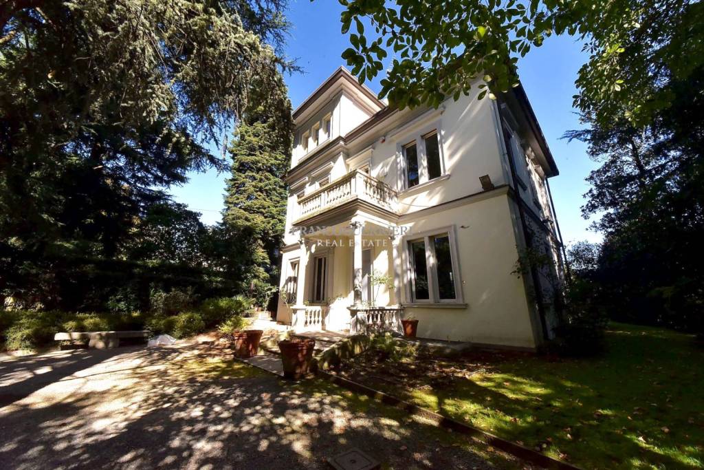 Villa in vendita a Carate Brianza viale Giuseppe Garibaldi
