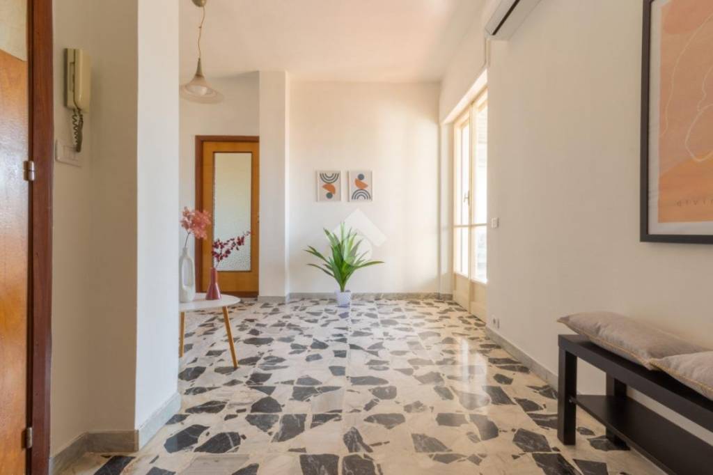 Appartamento in vendita a Cagliari via Vincenzo Cuoco, 30