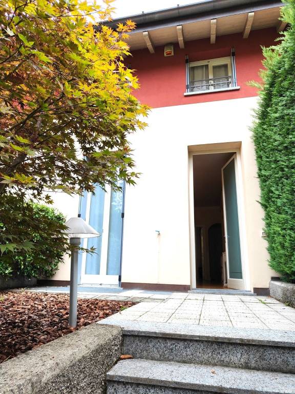 Villa a Schiera in vendita a Varese via Robarello, 10
