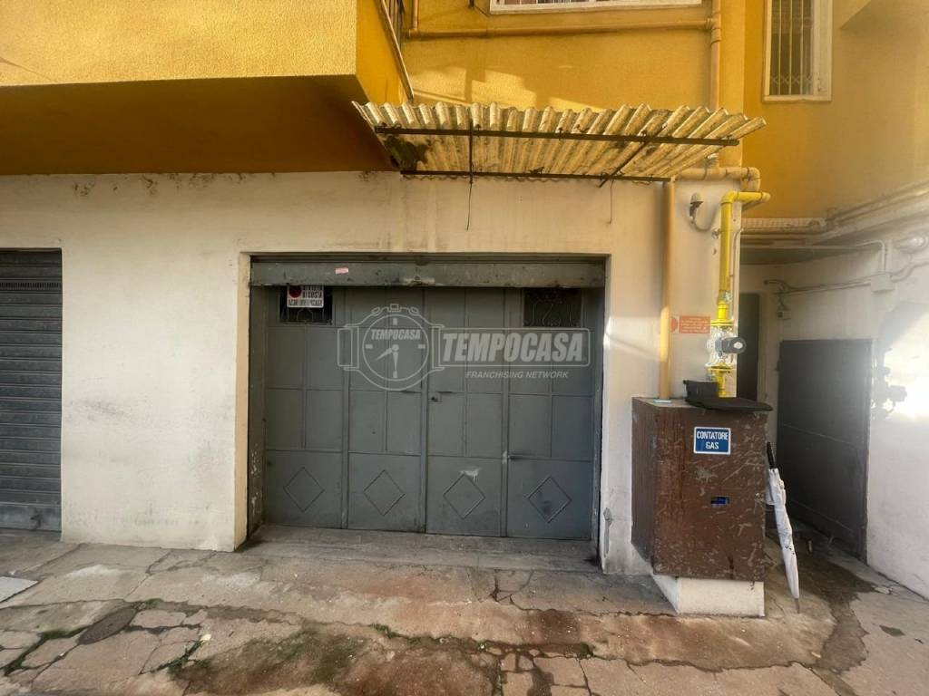 Garage in vendita a Milano via iglesias 32