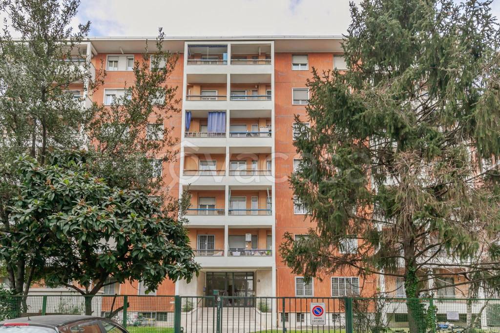 Appartamento in vendita a Milano via Federico Bellazzi, 8