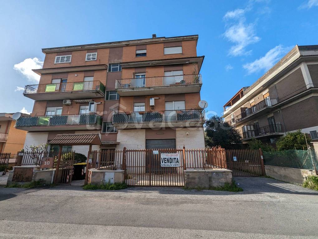 Appartamento in vendita a Roma via Sava, 8