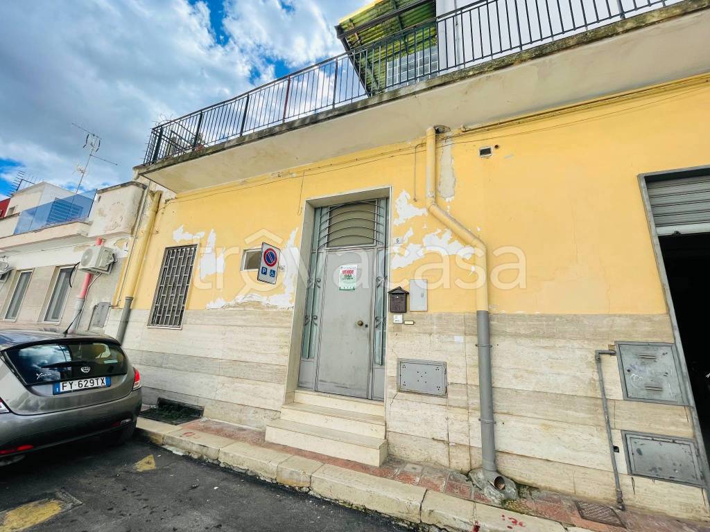 Appartamento in vendita a Valenzano via Francesco Crispi, 5