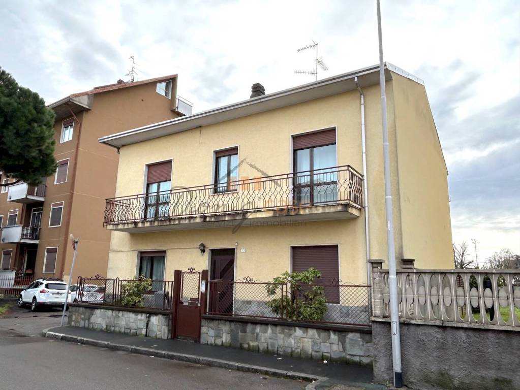 Villa Bifamiliare in vendita a Castellanza via Borsano, 33