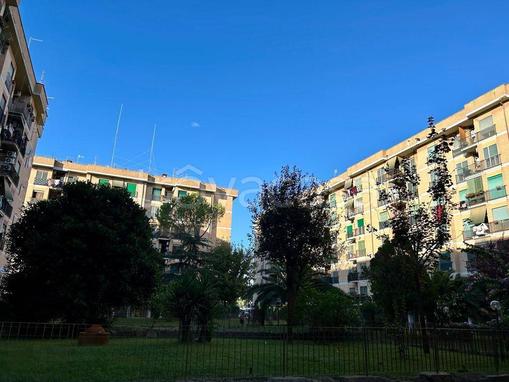 Appartamento in vendita a Roma via Pescaglia, 93