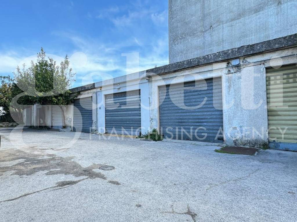 Garage in vendita a Mugnano di Napoli via Tiziano, 7