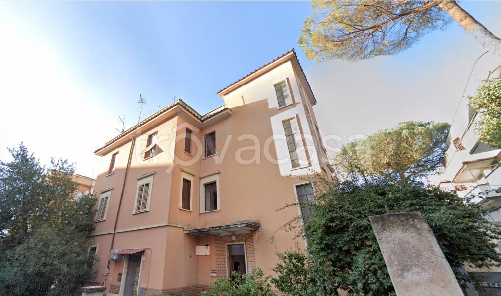 Appartamento in vendita a Roma via del Campo, 19