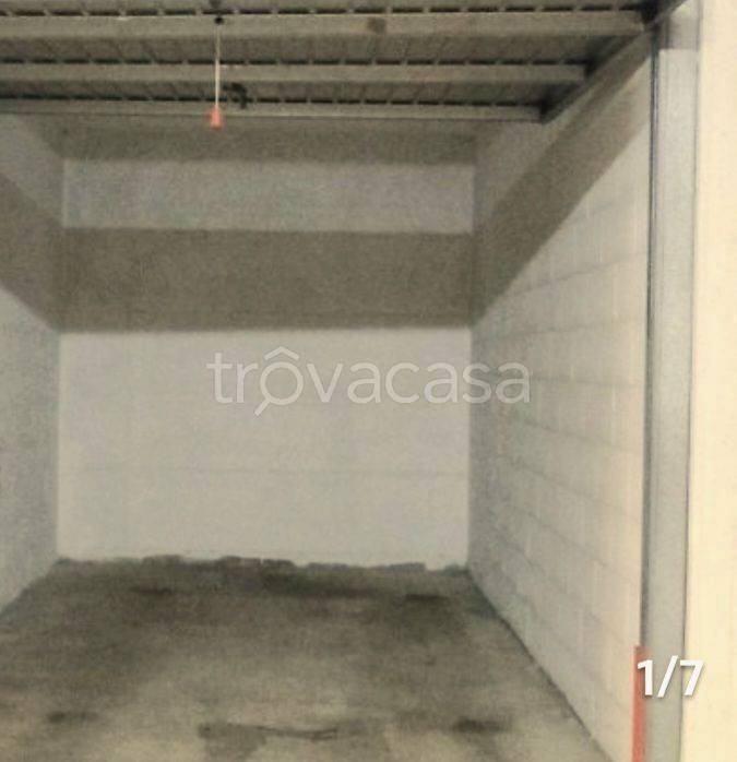 Garage in vendita a Cologno Monzese via Calabria, 12