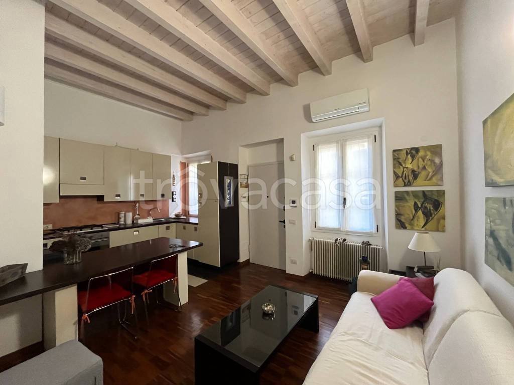 Appartamento in affitto a Milano via Michelangelo Buonarroti, 8