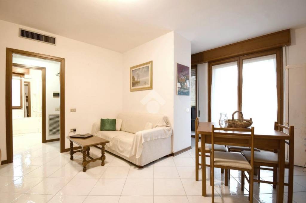 Appartamento in vendita a Cagliari via Robert Koch, 15