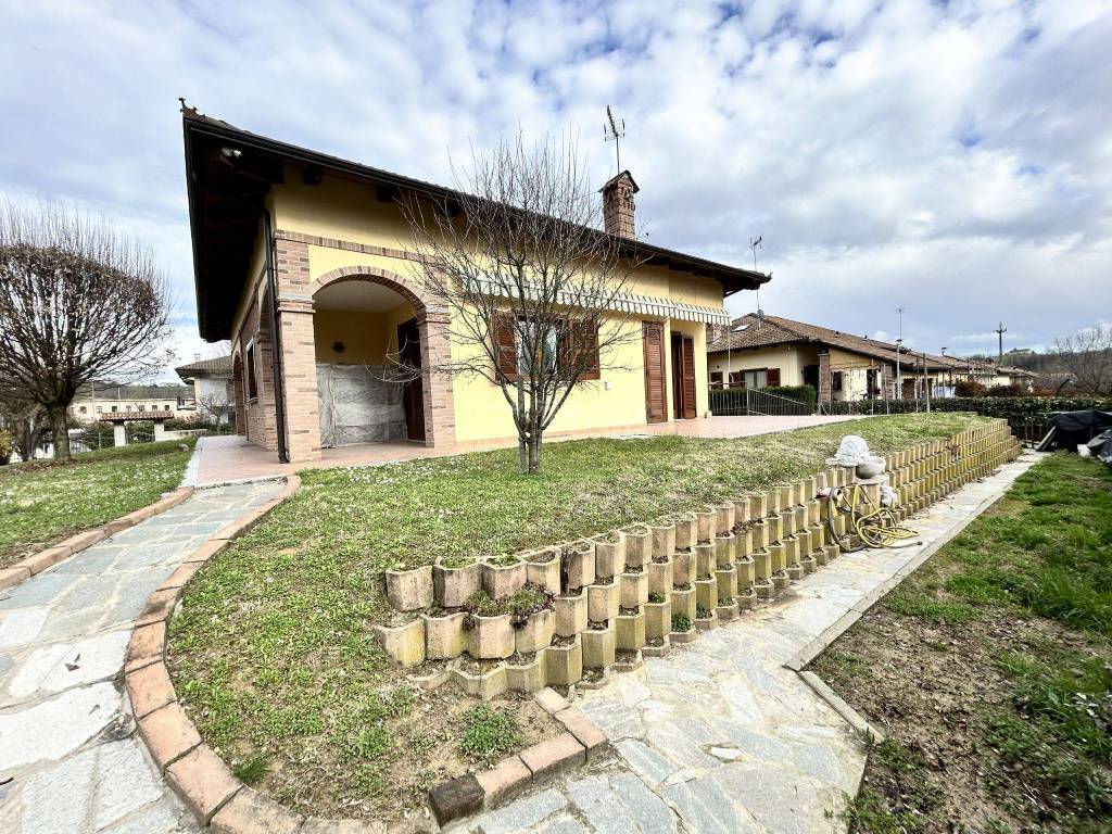 Villa in vendita a Villafranca d'Asti via Mons. Bugnano 32