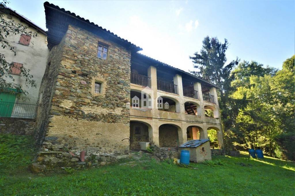 Casa Indipendente in vendita a Val di Chy via vittorio Emanuele ii, snc
