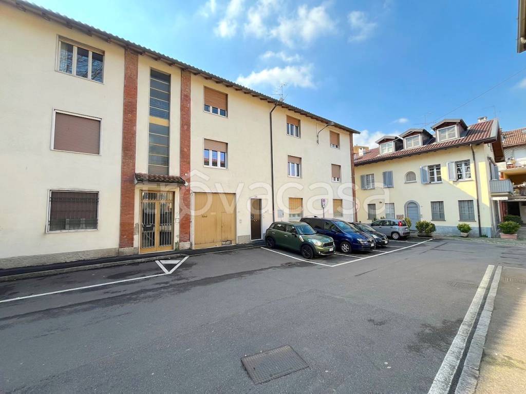 Appartamento in vendita a Villasanta piazzetta Battista Erba
