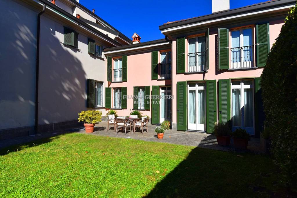 Villa in vendita a Besana in Brianza via Giacomo Matteotti