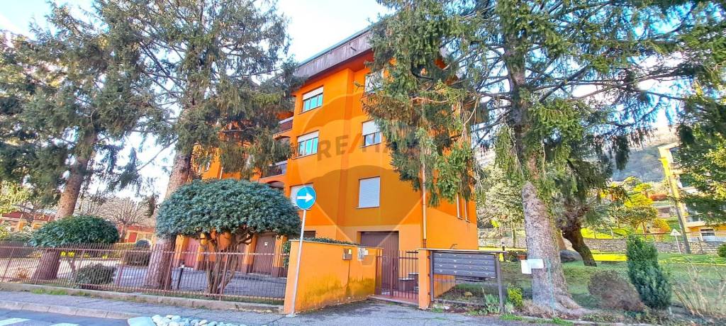 Appartamento in vendita a Laveno-Mombello via Enrico Fermi, 2