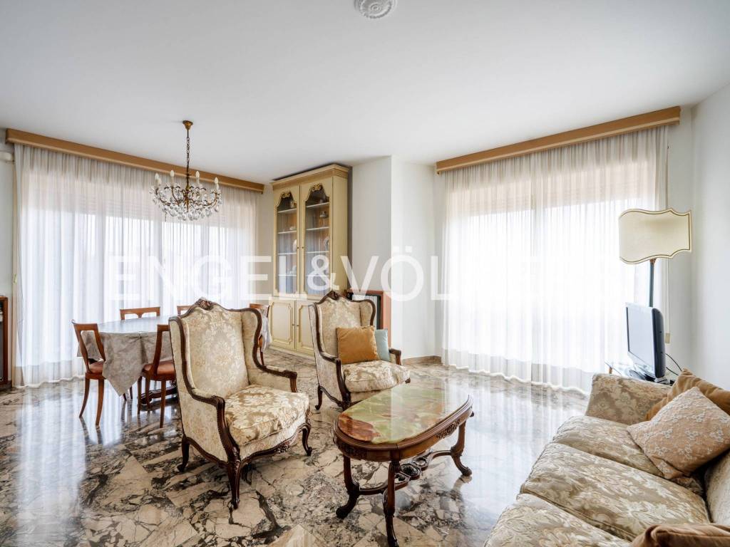 Appartamento in vendita a Milano via Adeodato Ressi