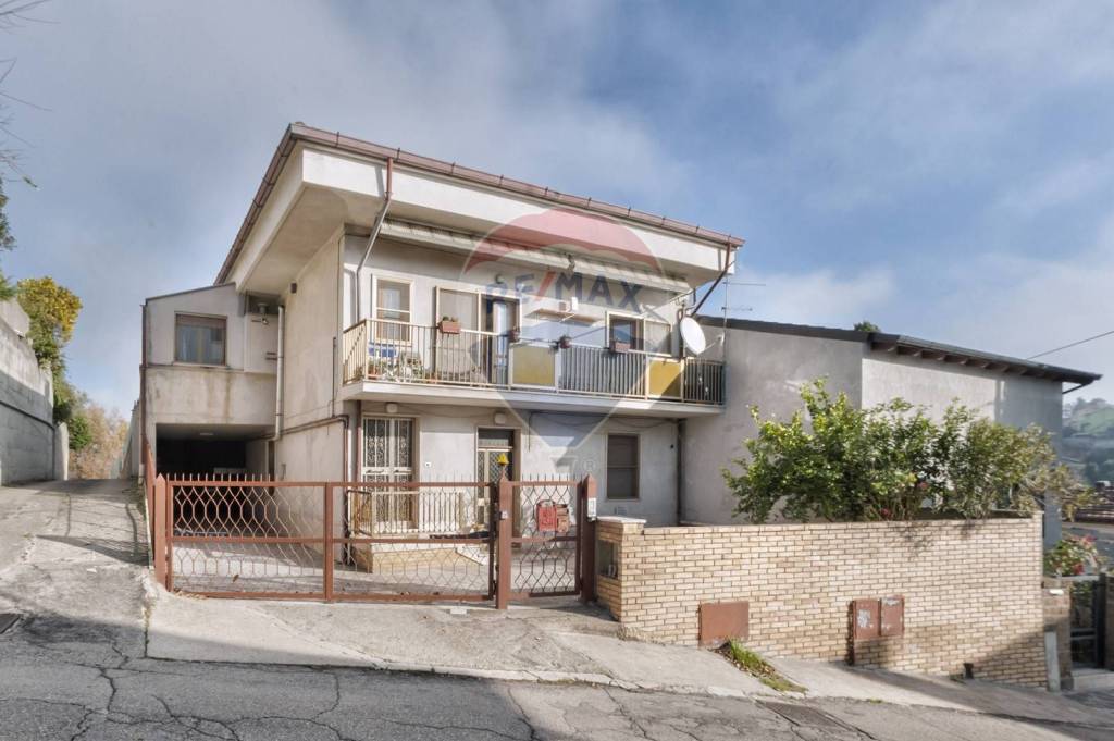 Appartamento in vendita a Pescara strada Colle Scorrano, 113