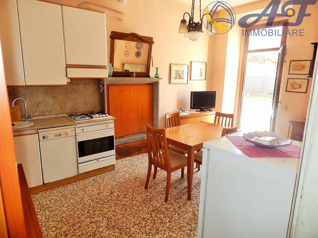 Appartamento in vendita a Cassago Brianza via Vittorio Veneto, 12