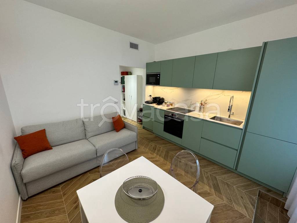Appartamento in affitto a Milano viale Pasubio, 10