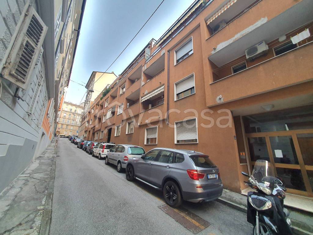 Appartamento in vendita a Trieste via dello Sterpeto, 3
