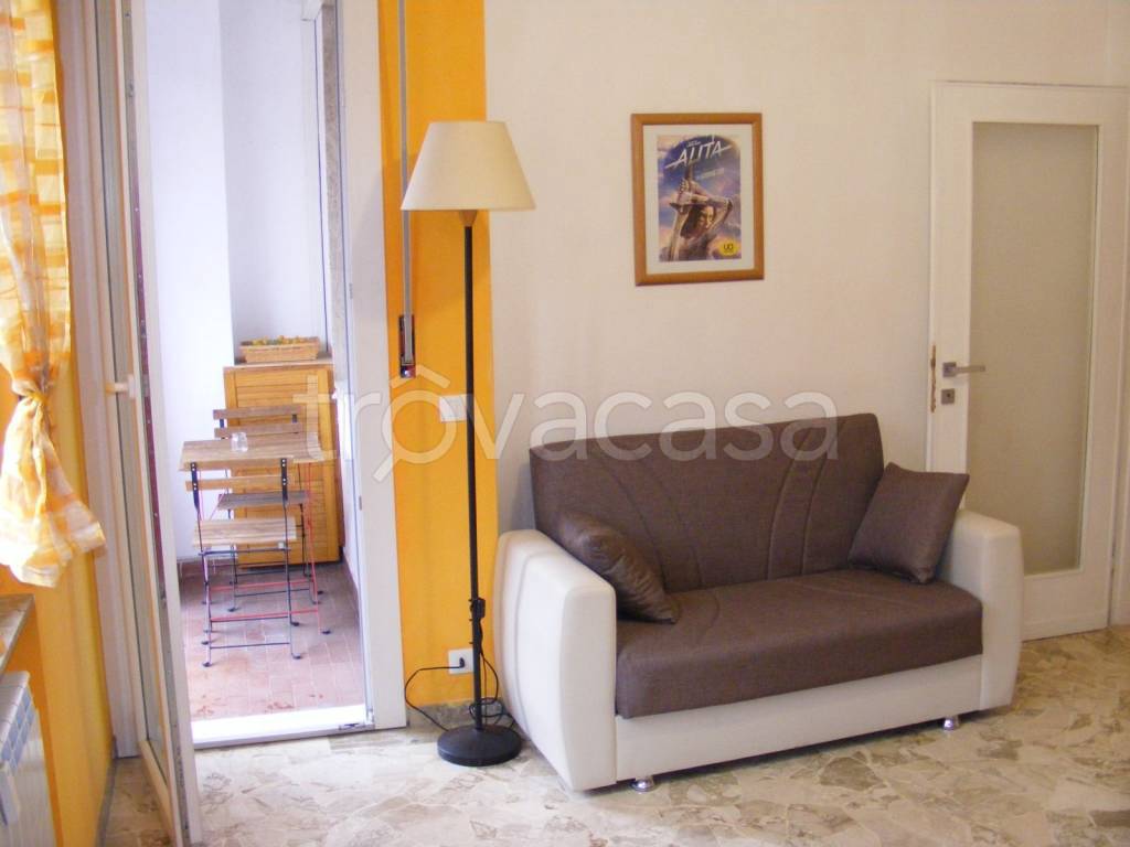 Appartamento in affitto a Milano via Melchiorre Gioia, 82