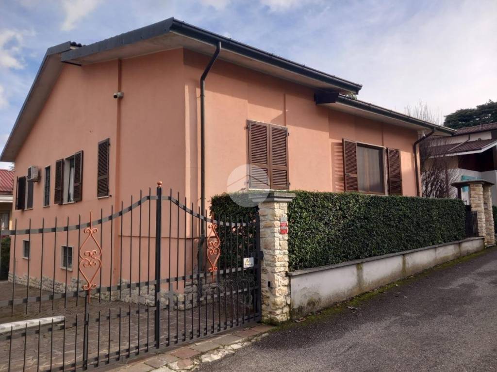 Villa in vendita a Santa Maria della Versa via Cesare Battisti, 02