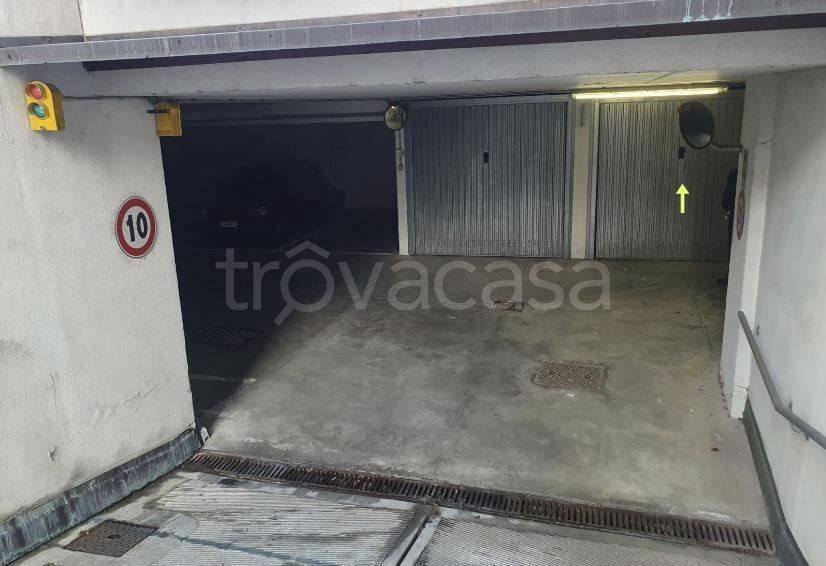 Garage in affitto a Trento via Malta