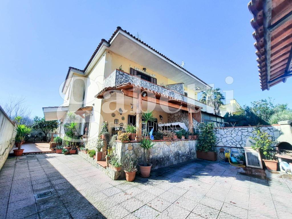 Villa in vendita a Giugliano in Campania via Lago Patria, 256