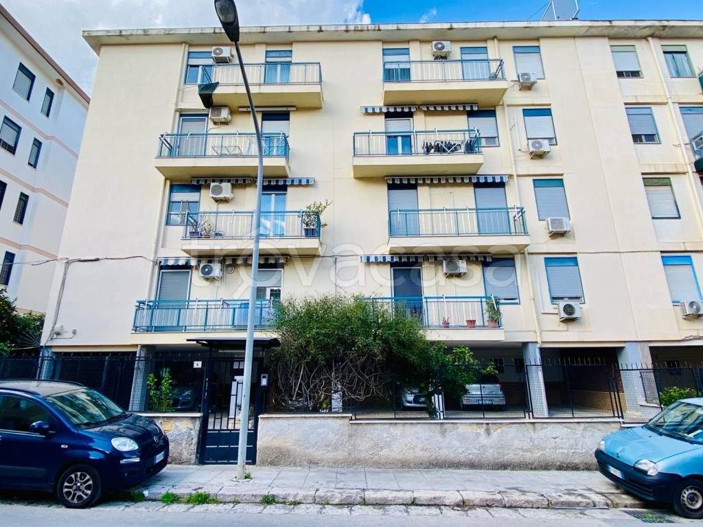 Appartamento in vendita a Palermo via Assoro