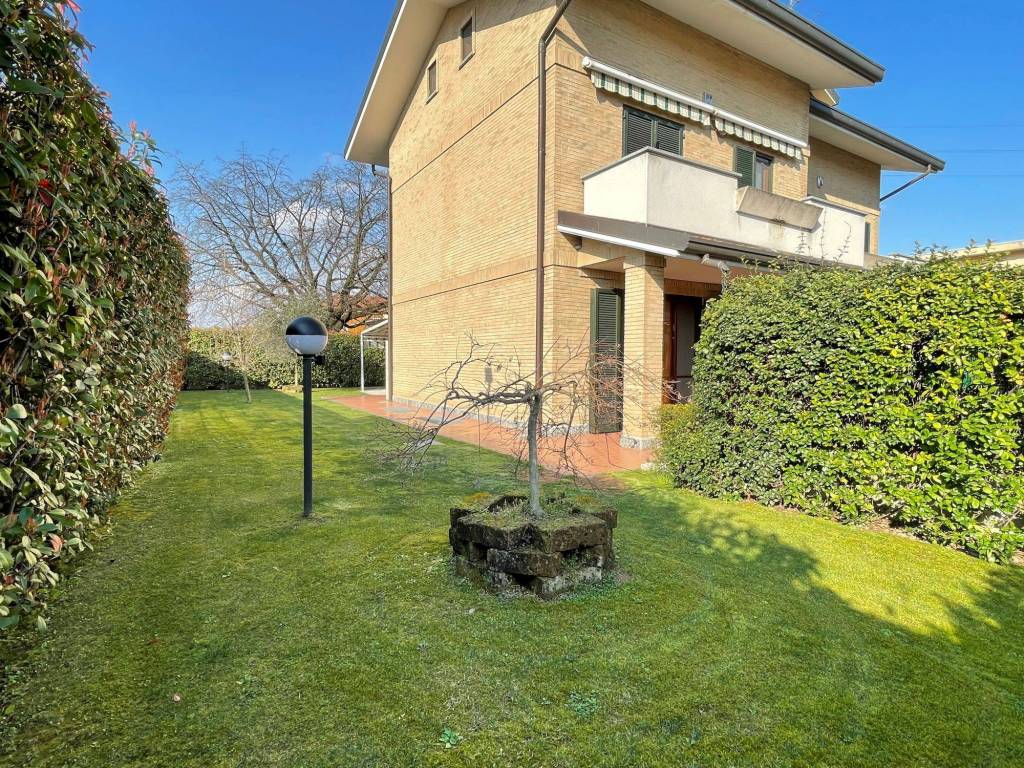 Villa a Schiera in vendita a Muggiò via Fratelli Bandiera, 9P